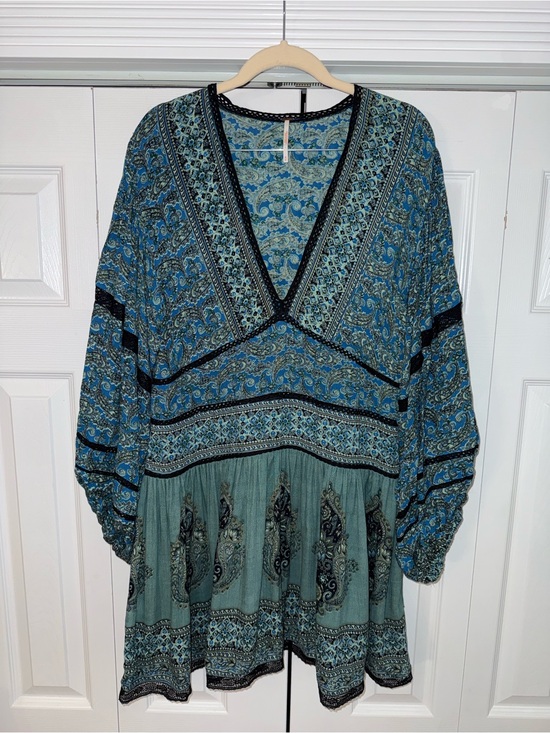 Free People Dresses & Skirts - Free People Luna Scarf Paisley Print Boho V-Neck Tunic Mini Dress